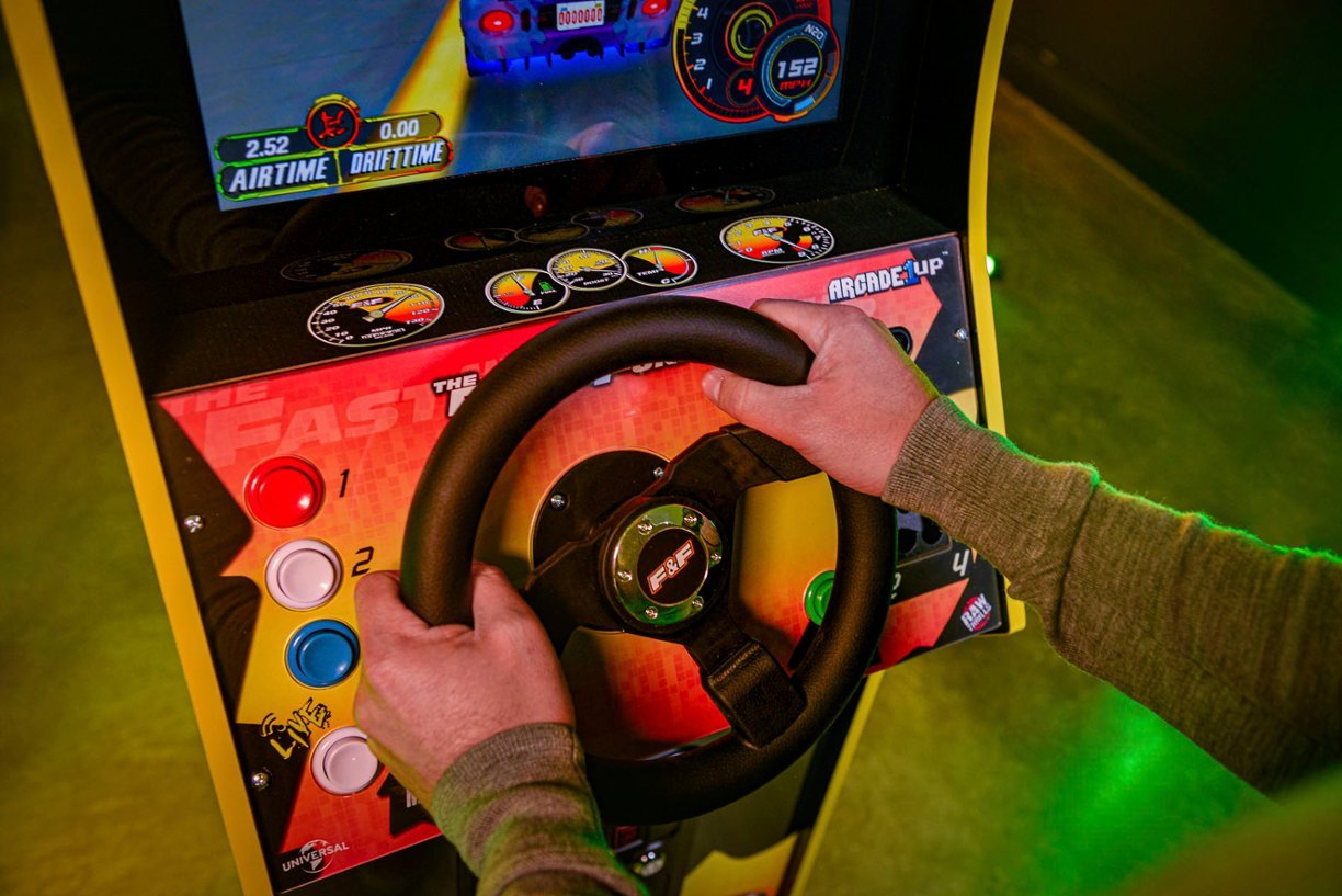 THE FAST & THE FURIOUS DELUXE ARCADE MACHINE