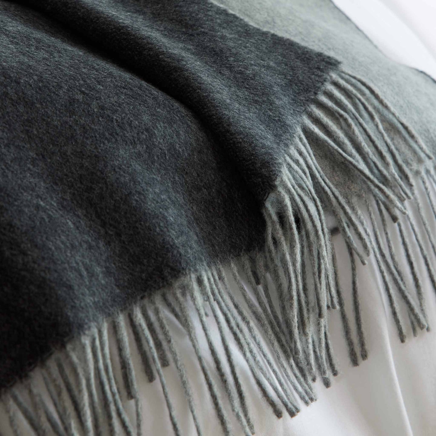 BROOKLINEN TWO-TONED LAMBSWOOL THROW